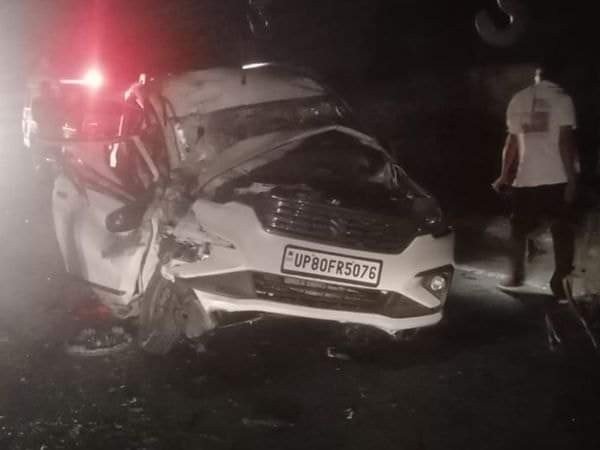 भरतपुर। राजस्थान में धौलपुर के सरमथुरा में बीती देर रात नेशनल हाईवे पर बडागांव के पास कार और ट्रक की भिड़ंत में कार सवार 3 लोगों की हो गई मौत