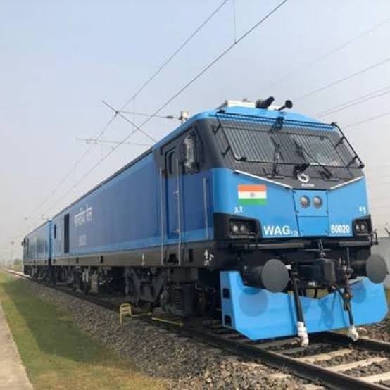 वर्ष 2009 में प्रारंभ हुई दिल्ली से मुंबई की ओर डीएफसी  लाईन का ट्रायल इंजन व रेल कार का ट्रायल अंतिम चरणों पर है