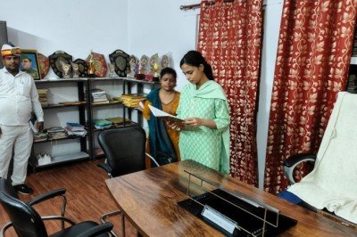 जिलाधिकारी ने राजकीय आश्रम पद्धति विद्यालय भयापुरवा का निरीक्षण कर लिया जायजा, छात्राओं से लिया उनका कुशल क्षेम जाना